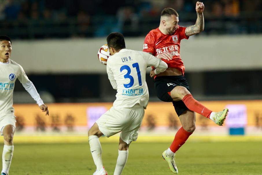 PG电子- 岭北山猫队小胜辽东雄鲨队，网球公开赛上演裁判判罚引热议！高压逼抢成功