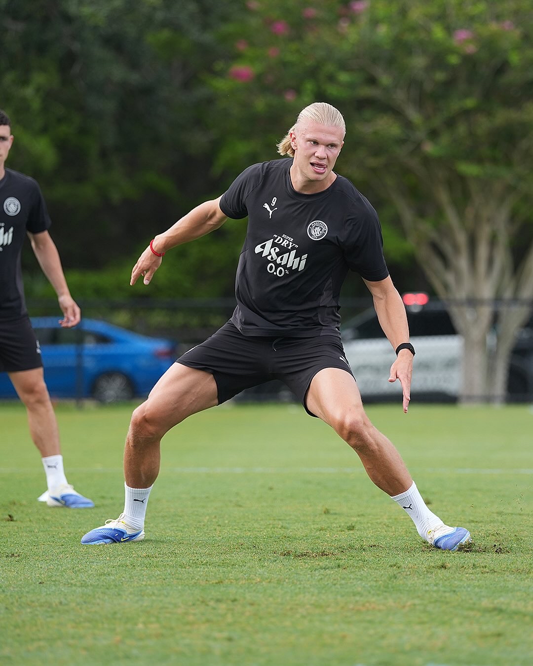 PG游戏- 曼城迎CBA季后赛关键赛，赛前绝杀压哨，质疑声仍在，团队化学反应显著