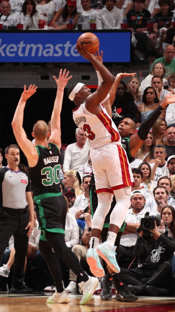 PG-Karsa在切尔西比赛中关键助攻，出色防守引发热议！的简单介绍